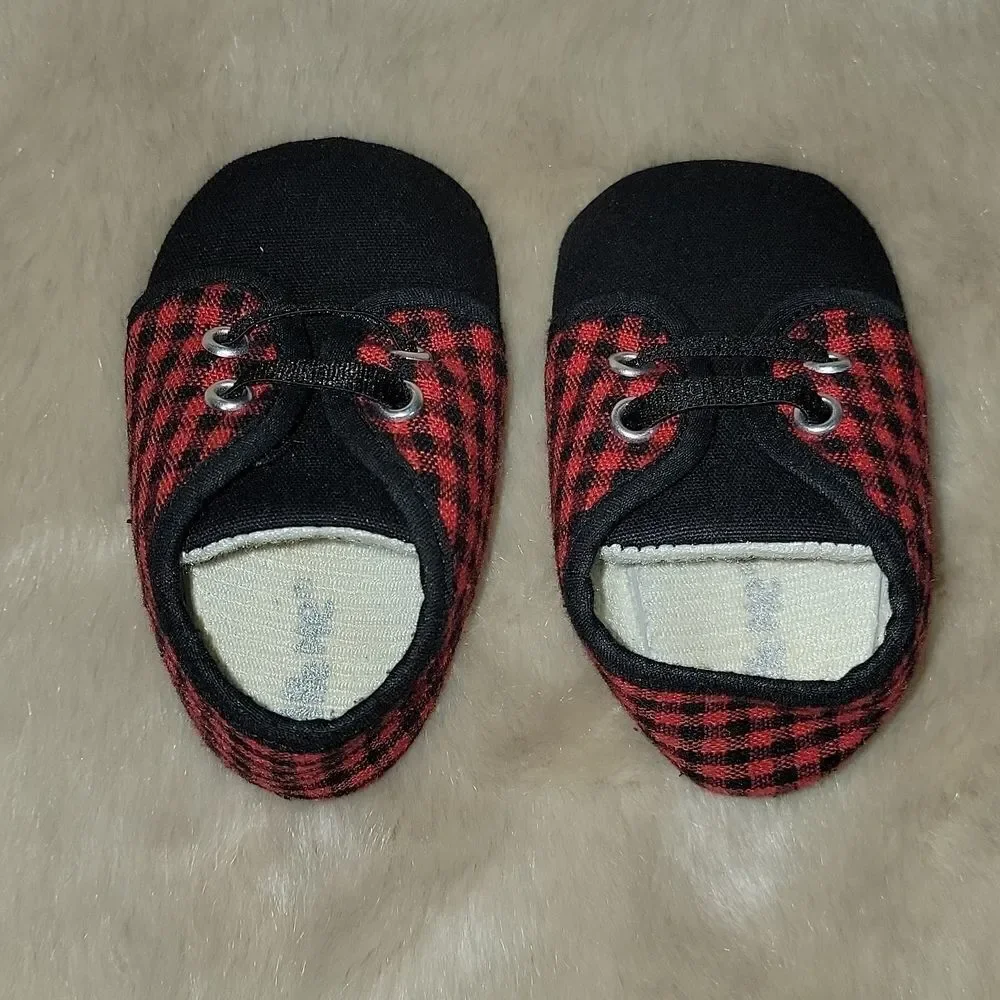LITTLE ME BUFFALO PLAID SOFT BABY SHOES,  SIZE 6-12 MONTHS